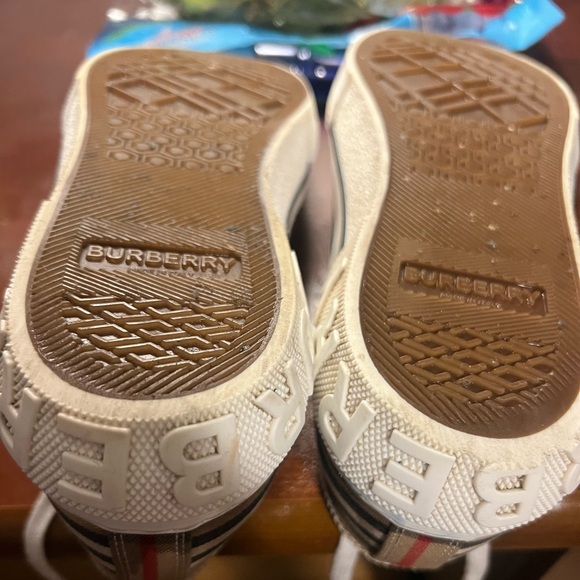 Burberry Low Top Sneakers - Picture 6 of 6